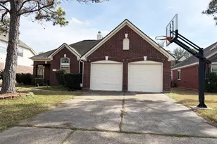 13319 Georgetown Dr, Sugar Land, TX 77478 - Photo 2