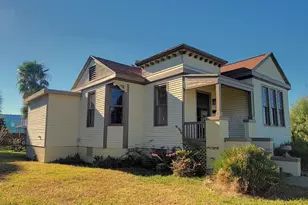 2707 57th St, Galveston, TX 77551 - Photo 2