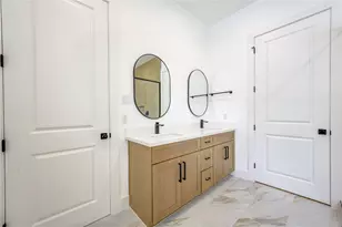 9007 Noel St, Houston, TX 77033 - Photo 22