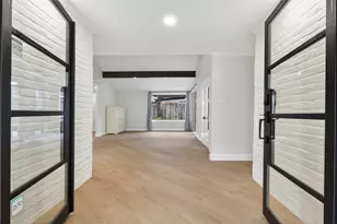 12506 Winding Brook Ln, Houston, TX 77024 - Photo 4
