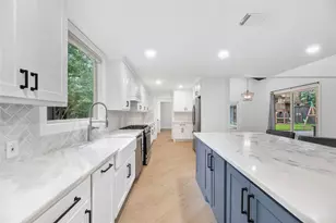 12506 Winding Brook Ln, Houston, TX 77024 - Photo 6