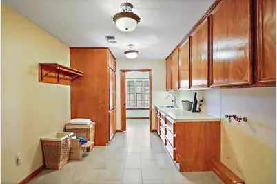 15151 Lakeview Drive, Beach City, TX 77523 - Photo 16