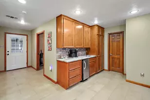 15151 Lakeview Dr, Beach City, TX 77523 - Photo 12