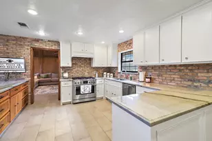 15151 Lakeview Dr, Beach City, TX 77523 - Photo 20