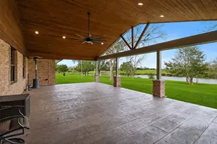 15151 Lakeview Dr, Beach City, TX 77523 - Photo 12