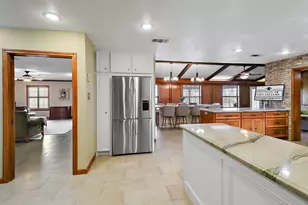 15151 Lakeview Dr, Beach City, TX 77523 - Photo 20