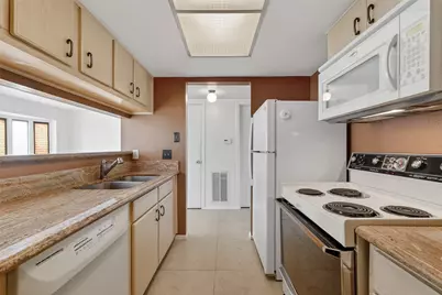 8462 Leawood Boulevard, Houston, TX 77072 - Photo 14