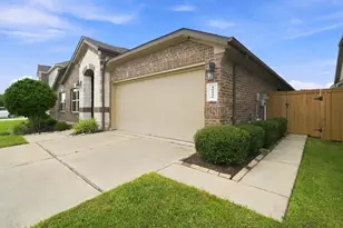 10110 Whitney Reach Dr, Rosharon, TX 77583 - Photo 2