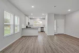 2106 Spring Hollow Dr, Baytown, TX 77521 - Photo 6