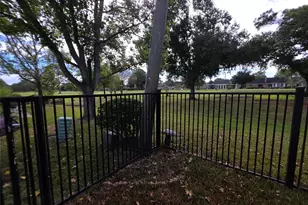 2810 Poplar Creek Ln, Pearland, TX 77584 - Photo 8