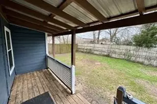 1405 Rice St, Alvin, TX 77511 - Photo 2
