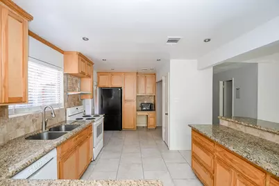 7538 Quail Meadow Drive, Houston, TX 77071 - Photo 8