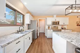 7310 Hickory Ln, Baytown, TX 77521 - Photo 10