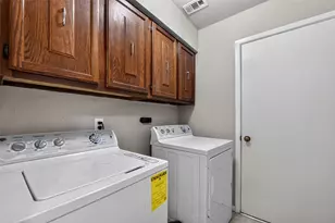 16019 Mill Point Dr, Houston, TX 77059 - Photo 18