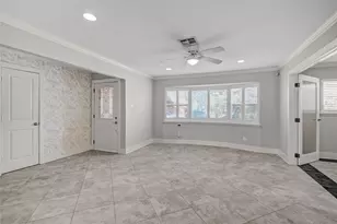 10303 Greenwillow Dr, Houston, TX 77035 - Photo 2