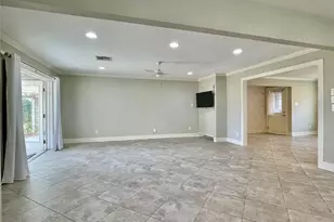 10303 Greenwillow Dr, Houston, TX 77035 - Photo 8