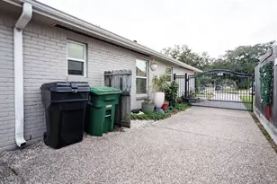 10303 Greenwillow Dr, Houston, TX 77035 - Photo 36