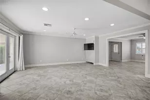 10303 Greenwillow Dr, Houston, TX 77035 - Photo 4