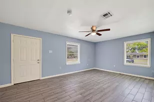 6022 Lyndhurst Dr, Houston, TX 77033 - Photo 2
