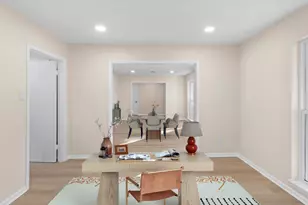 9610 Meadowglen Ln, Houston, TX 77063 - Photo 14