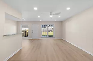 9610 Meadowglen Ln, Houston, TX 77063 - Photo 4