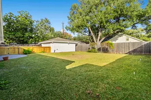 9610 Meadowglen Ln, Houston, TX 77063 - Photo 46