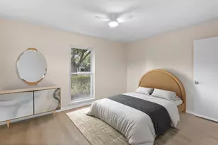 9610 Meadowglen Ln, Houston, TX 77063 - Photo 32