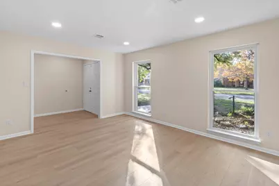 9610 Meadowglen Lane, Houston, TX 77063 - Photo 22