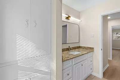 9610 Meadowglen Lane, Houston, TX 77063 - Photo 30