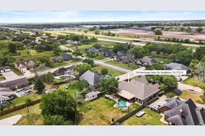 704 Heritage Oaks Dr, Angleton, TX 77515 - Photo 40