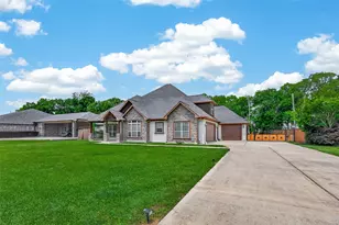 122 Whites Lake Estates Dr, Highlands, TX 77562 - Photo 2