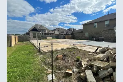 9415 Emerald Lakes Drive, Rosharon, TX 77583 - Photo 2