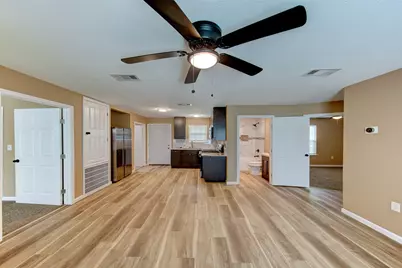 100 18th Avenue N, Texas City, TX 77590 - Photo 8