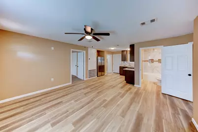 100 18th Avenue N, Texas City, TX 77590 - Photo 4