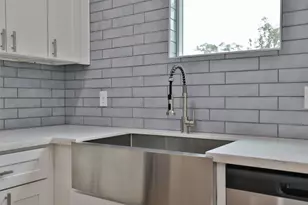 9347 Lavender St, Houston, TX 77016 - Photo 10