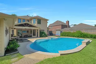910 Millpond Dr, Sugar Land, TX 77498 - Photo 38
