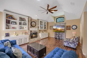 910 Millpond Dr, Sugar Land, TX 77498 - Photo 8