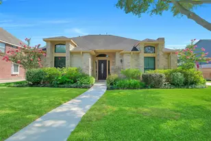 910 Millpond Dr, Sugar Land, TX 77498 - Photo 2