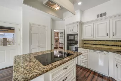 910 Millpond Drive, Sugar Land, TX 77498 - Photo 18