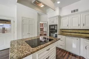 910 Millpond Dr, Sugar Land, TX 77498 - Photo 18