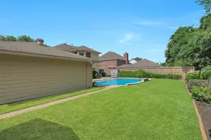 910 Millpond Dr, Sugar Land, TX 77498 - Photo 40