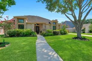 910 Millpond Dr, Sugar Land, TX 77498 - Photo 4