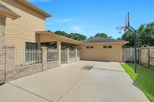 910 Millpond Dr, Sugar Land, TX 77498 - Photo 42