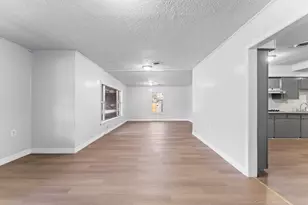 512 E Gulf St, Baytown, TX 77520 - Photo 10