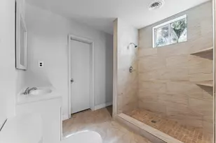 512 E Gulf St, Baytown, TX 77520 - Photo 20