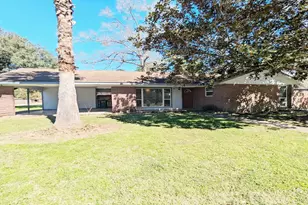 102 Pin Oak Ln, Liberty, TX 77575 - Photo 1