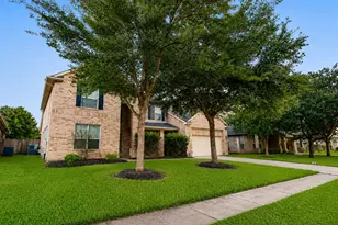 1752 Silver Bend Dr, Dickinson, TX 77539 - Photo 2