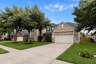 1752 Silver Bend Dr, Dickinson, TX 77539 - Photo 1