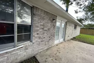 2310 Heather St, Highlands, TX 77562 - Photo 14
