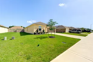 9907 Palm Royal Dr, Baytown, TX 77521 - Photo 2